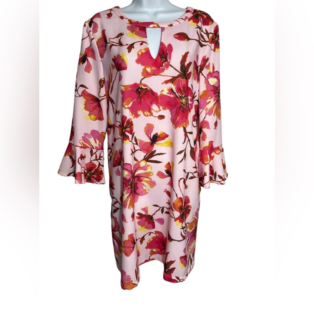 ECI Dress size Medium stunning pink floral‎ summer dress 🩷🩷